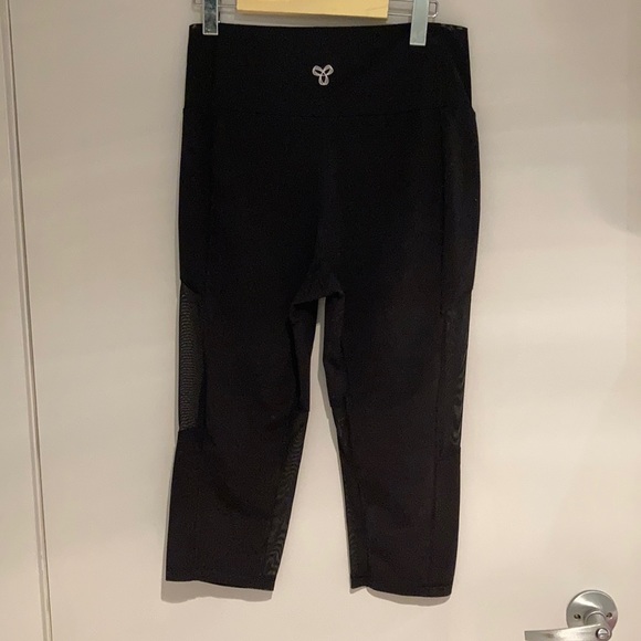 Aritzia Pants - 🧘‍♀️2/$30 ARITZIA TNA Cropped leggings